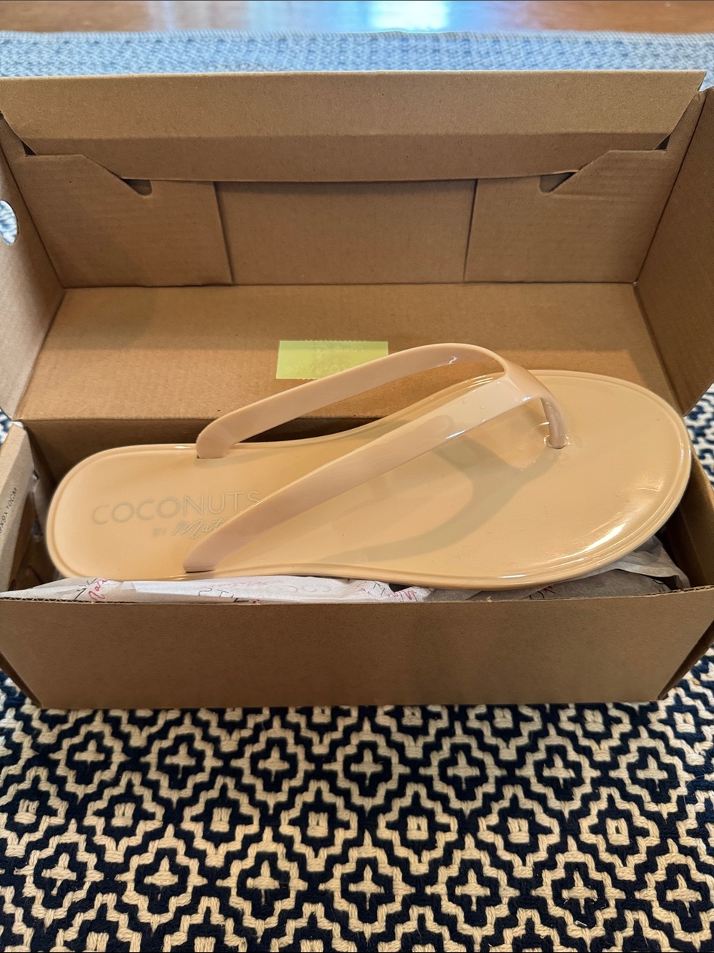 BRAND NEW IN BOX!! Coconuts by Matisse Beige Jelly Flip Sandals - Picture 1 of 6